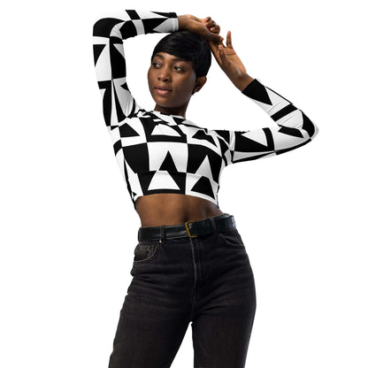 Recyceltes Langarm Crop Top mit Allover-Druck N°2, umweltfreundlich, schwarz-weißes Design, ideal für Sport und Freizeitmode.