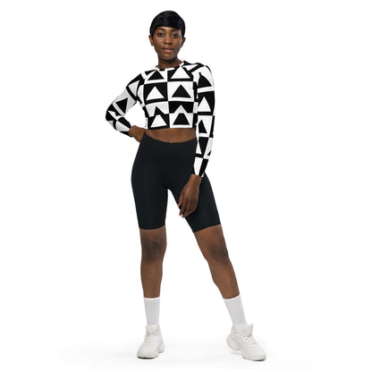 Recyceltes Langarm Crop Top mit Allover-Druck N°2 für nachhaltige Athleisure-Mode, bequem und umweltfreundlich gestaltet.