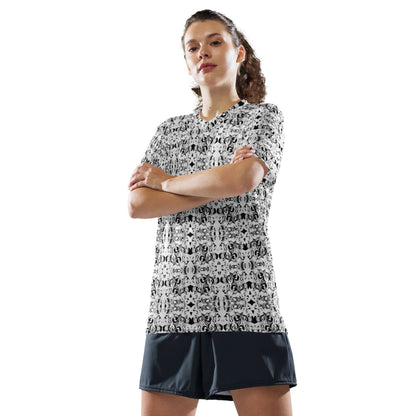 Person wearing Recyceltes Unisex-Trikot N°0 made from 100% recycled polyester, showcasing breathable and moisture-wicking features.