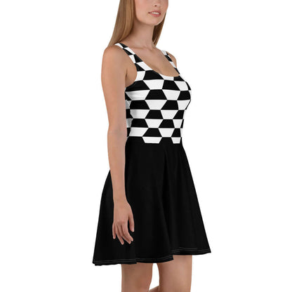 Elegant Skater-Kleid N°4 with black and white geometric pattern, sleeveless design, and flared skirt.