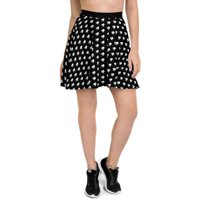 Model wearing Skater-Rock N°1 with black and white pattern, showcasing comfortable fit and flattering silhouette with elastic waistband.