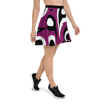 Model wearing Skater-Rock N°3, showcasing a smooth, mid-thigh length fabric with elastic waistband.