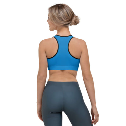 Rückansicht eines Modells, das einen blauen Sport-BH N°7 trägt, ideal für leichtes bis mittelmäßiges Training.