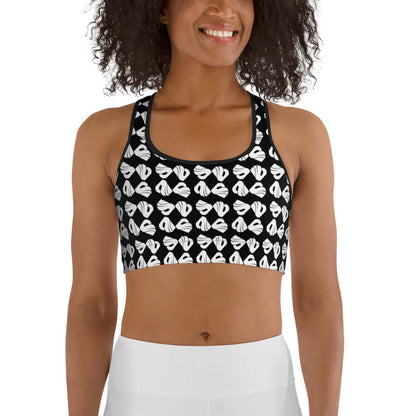 Woman wearing Sport-BH N°5 with moisture-wicking fabric and supportive design for medium intensity workouts.