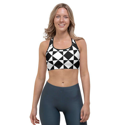 Woman wearing Sport-BH N°6 demonstrating its moisture-wicking and supportive features for light to medium workouts.