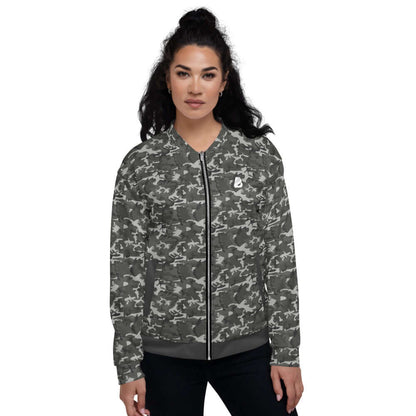 Woman wearing Unisex Bomberjacke N°22 with camouflage print, featuring a relaxed fit and fleece interior, perfect for versatile styling.