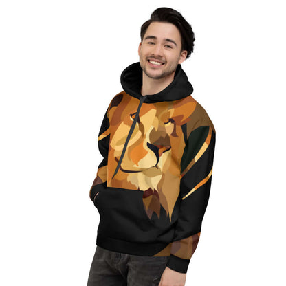 Unisex-Kapuzenpullover N°10 mit lebendigem Löwen-Druck, perfekt zum Einkuscheln, getragen von einer lächelnden Person, Vorderansicht