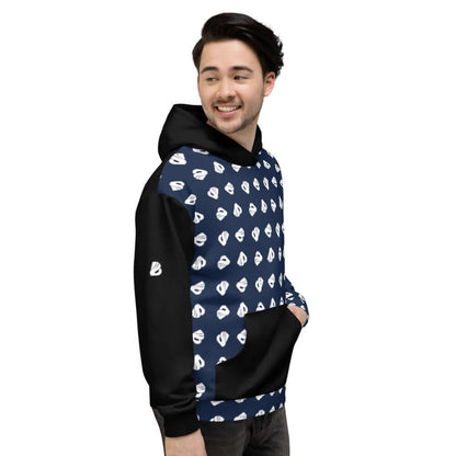 Model wearing Unisex-Kapuzenpullover N°7 with a vibrant print and soft fleece, perfect for cool evenings.