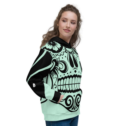 Model wearing Unisex-Kapuzenpullover N°23 featuring vibrant skull print, showcasing soft exterior and brushed fleece interior for comfort.