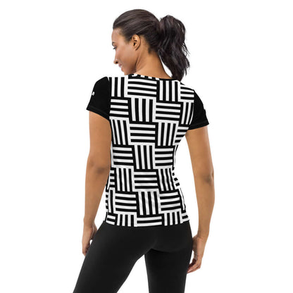 Allover-Sport-T-Shirt für Damen N°2 with geometric pattern, moisture-wicking fabric, ideal for comfortable stylish workouts.