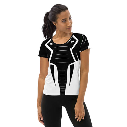 Woman wearing black and white Allover-Sport-T-Shirt für Damen N°0 with unique design, perfect for comfortable, stylish workouts.