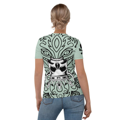 Woman wearing Damen-T-Shirt N°5 with artistic skull and floral design, showcasing stretch fabric and stylish fit from the back view.
