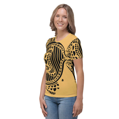 Woman wearing Damen-T-Shirt N°2 in a yellow and black design, featuring four-way stretch and super comfortable fit.