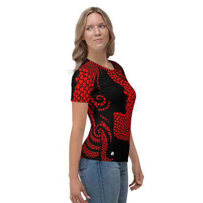 Woman wearing Damen-T-Shirt N°0 with red and black heart pattern, displaying the four-way stretch and comfort features of the shirt.