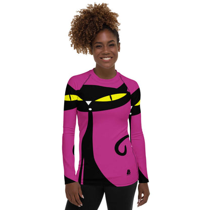 Woman wearing Damen-Rash-Guard N°1 with vibrant pink and black cat design, long-sleeve for sun protection and comfort.