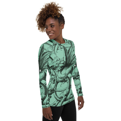 Woman wearing Damen-Rash-Guard N°9 with dragon print, UV protection, ideal for sports, long sleeve, ergonomic seams, 4-way stretch.