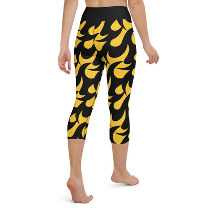Back view of Yoga-Capri-Leggings N°2 with black and yellow abstract pattern, showing high elastic waistband and mid-calf length.