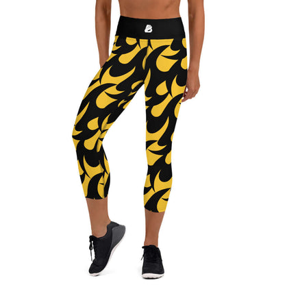 Yoga-Capri-Leggings N°2 in yellow and black pattern with high elastic waist, ideal for yoga and fitness