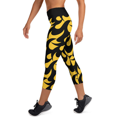 Yoga-Capri-Leggings N°2 with high waistband and black-yellow pattern, ideal for yoga, gym, or lounging.