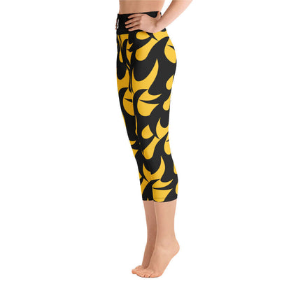 Yoga-Capri-Leggings N°2 in a vibrant black and yellow pattern, featuring a high elastic waistband, mid-calf length, and soft stretch fabric.