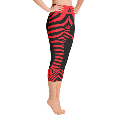 Yoga-Capri-Leggings N°1 in red and black zebra print with high elastic waistband and soft 4-way stretch fabric.