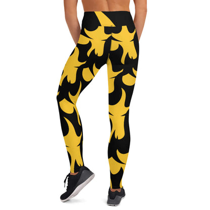 Yoga-Leggings N°1 in black and yellow abstract pattern, super soft and stretchy with a high-waist design.