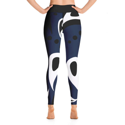 Yoga-Leggings N°12 in black and white abstract design with high waist, showcasing the comfortable and stretchy fabric.