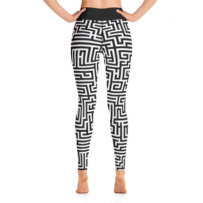 Yoga-Leggings N°32 in black and white geometric pattern, super soft and stretchy with a high waistband, ideal for yoga practice.