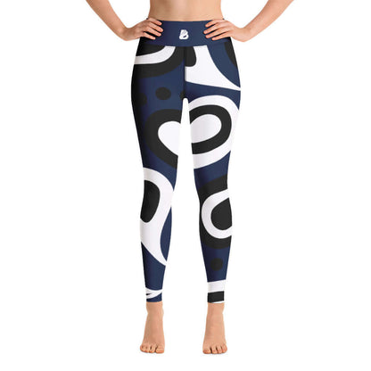 Yoga-Leggings N°31 with abstract black and white pattern, high-waisted design, and microfibre fabric.