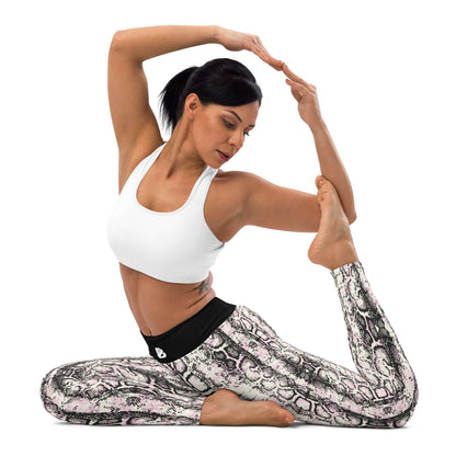 Woman practicing yoga in stylish Yoga-Leggings N°42, featuring comfortable four-way stretch and microfiber fabric for maximum flexibility.
