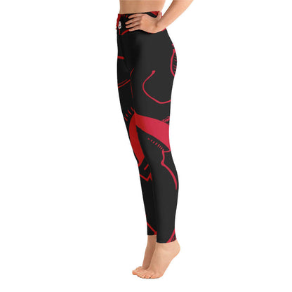 Side view of Yoga-Leggings N°6 in black with red abstract design, highlighting the four-way stretch and high waistband.