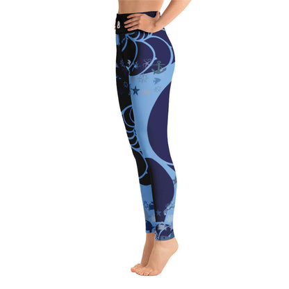 Side view of a model wearing Yoga-Leggings N°20 in blue with unique patterns; features high waist and four-way stretch fabric.