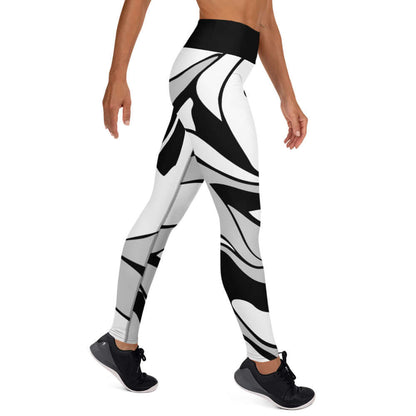Yoga-Leggings N°38 in black and white design with four-way stretch and high waistband for comfort and style.