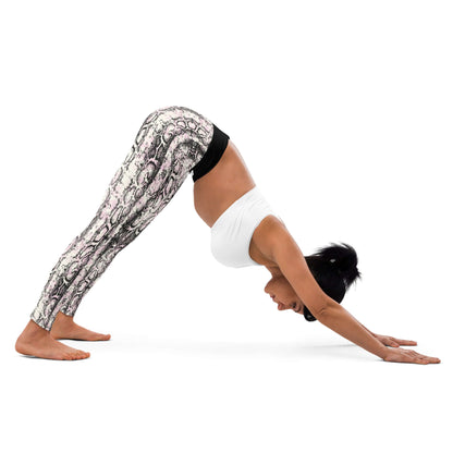 Woman practicing yoga in Yoga-Leggings N°42 performing downward dog pose