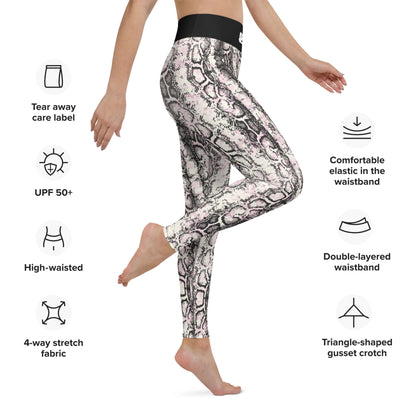 Model wearing Yoga-Leggings N°42 with snake print, showing features like 4-way stretch, high-waisted design, and comfortable waistband.