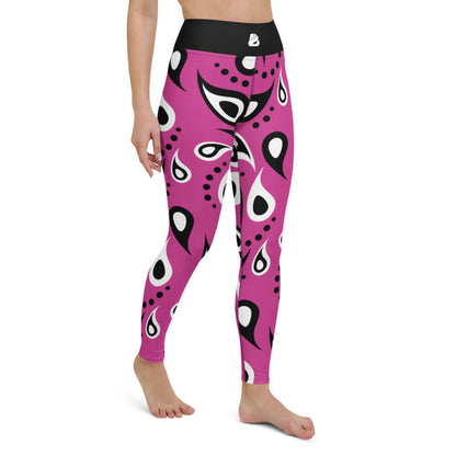 Model wearing Yoga-Leggings N°18, featuring purple and black abstract print, super soft and stretchy with high waistband.