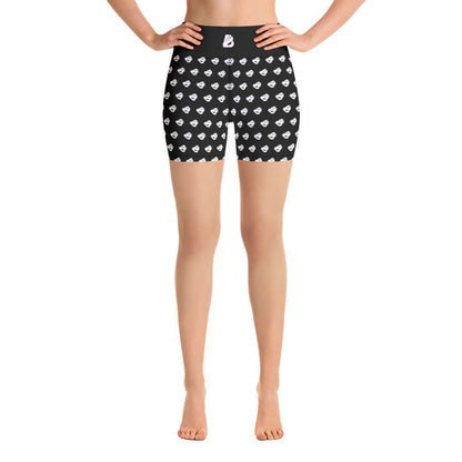 Woman wearing Yoga-Shorts N°0, high-waisted black and white pattern, perfect for intensive workouts, made from soft microfiber fabric.