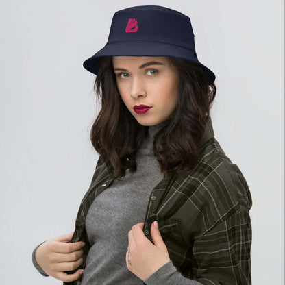 Female model wearing Old School-Fischerhut N°1, a vintage-style bucket hat perfect for fishing and hiking with a trendy 80s and 90s look.