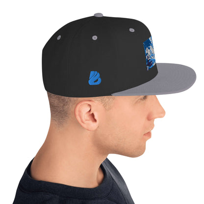 Man wearing Snapback-Cap N°5 with black and gray design, showing side view and fit, adjustable plastic snap closure.
