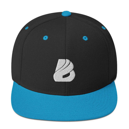 Snapback-Cap N°0 with black and blue design, classic fit, structured 6-panel, adjustable snap closure, and embroidered eyelets.