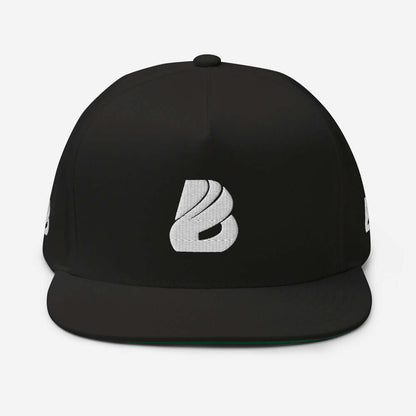 Flat Bill-Cap N°0 in black with high-profile fit, featuring a green undervisor and snapback closure. Stylish hat made of 100% cotton cord.