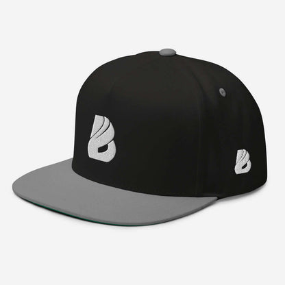 Flat Bill-Cap N°0 in black with green undervisor, snapback closure, and structured design featuring logo embroidery.