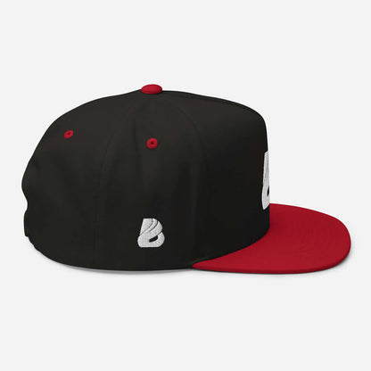 Flat Bill-Cap N°0 with red visor and green underside, side view showing structured 5-panel cotton cord design, snapback closure visible.