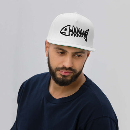 Flat Bill-Cap N°2 with fishbone design, structured 5-panel white snapback with green undervisor, worn by a model.