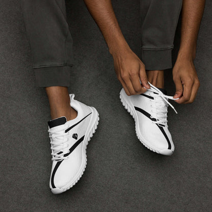 Mann bindet Herren-Turnschuhe N°0, weiße Sportschuhe, gepolstert für Komfort, atmungsaktives Flyknit-Material, EVA-Gummisohle