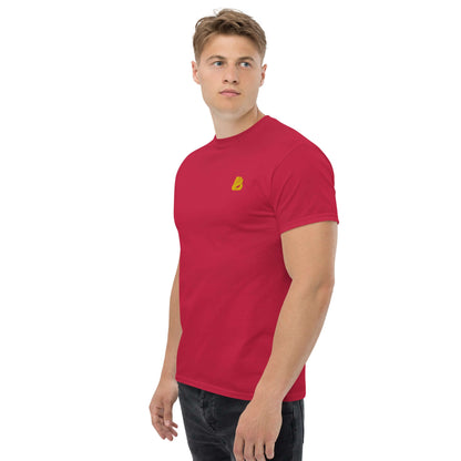 Klassisches Herren-T-Shirt N°0 in Rot aus 100% Baumwolle, strukturiertes Design ideal für Lagenlooks, angesagter Herrenstil.