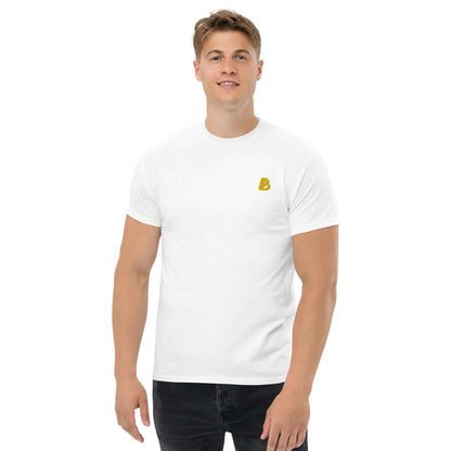 Model wearing Klassisches Herren-T-Shirt N°0 in white, made from 100% cotton, ideal for layering and featuring a classic, modern look.