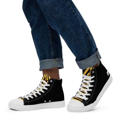 High-Top Leinenschuhe für Herren N°3, modische handgefertigte Leinenschuhe mit weißer Sohle und Schnürsenkeln, getragen mit Jeans.
