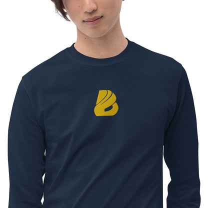 Man wearing Herren-Langarmshirt N°2 with logo, featuring ribbed cuffs and classic fit, ideal for cooler days.