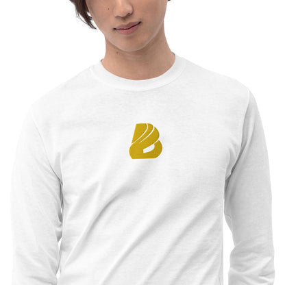 Model wearing white Herren-Langarmshirt N°2 with ribbed cuffs and classic fit, featuring a logo on the chest.